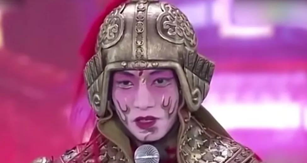 央视网主动下场回复网友,并认领自家的“显眼包”撒贝宁