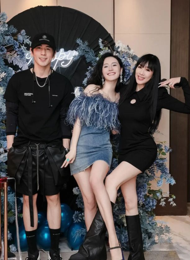 姚笛|姚笛参加孙晶晶生日宴会，与江铠同罕见同框，近照消瘦认不出