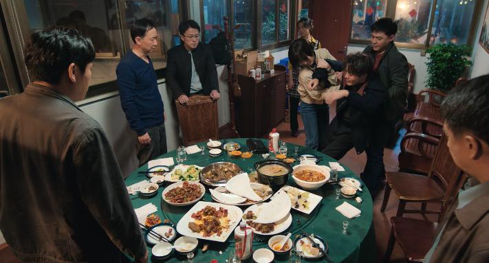 胡歌《繁花》，秦昊《三大队》各看4集，一个弃剧了，一个看上瘾