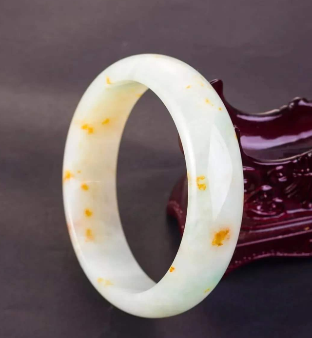 翡翠|绿肥红瘦,浮翠流丹,五彩缤纷的翡翠藏着怎样的四季风情?