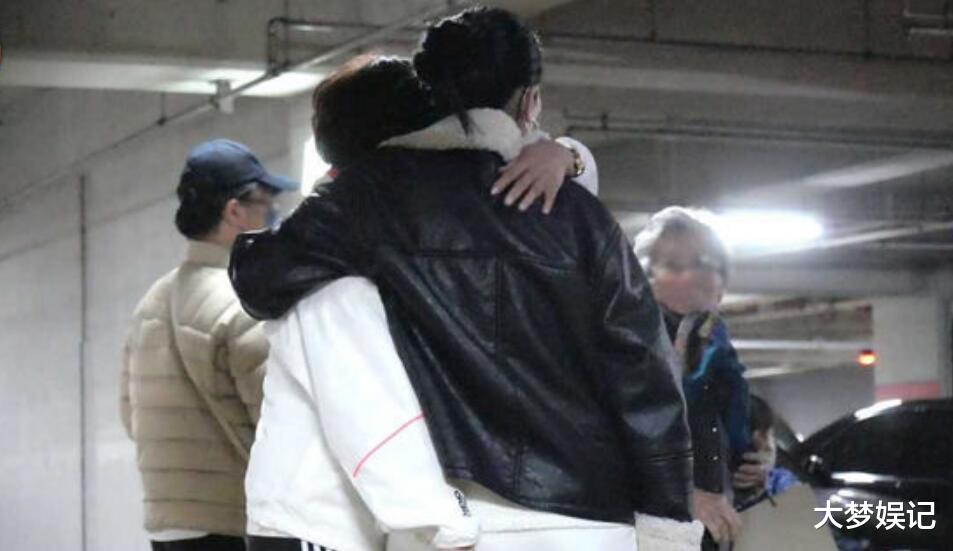 直击曾之乔、辰亦儒林口吃饭!几乎“0互动全被拍”回家也分开走