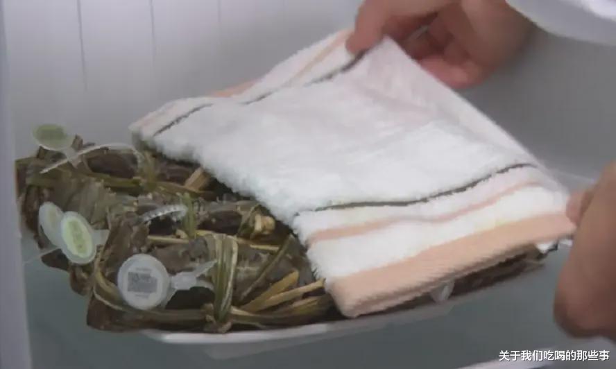 螃蟹|保存螃蟹时，直接放冰箱是大错！蟹农教你2招，放一周也肥美鲜活