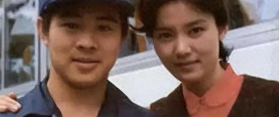 李连杰对利智说:咱们两个女儿都挺奇怪的,长得既不像你又不像我