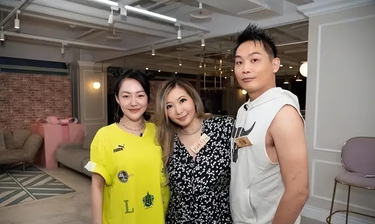 大小S闺蜜团又添事,游艇求婚,感动全网,结果生完孩子5天就离了!