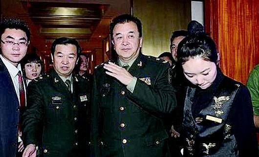 上午被免职,下午被带走,被封为“小品之王”的黄宏,如今怎么样