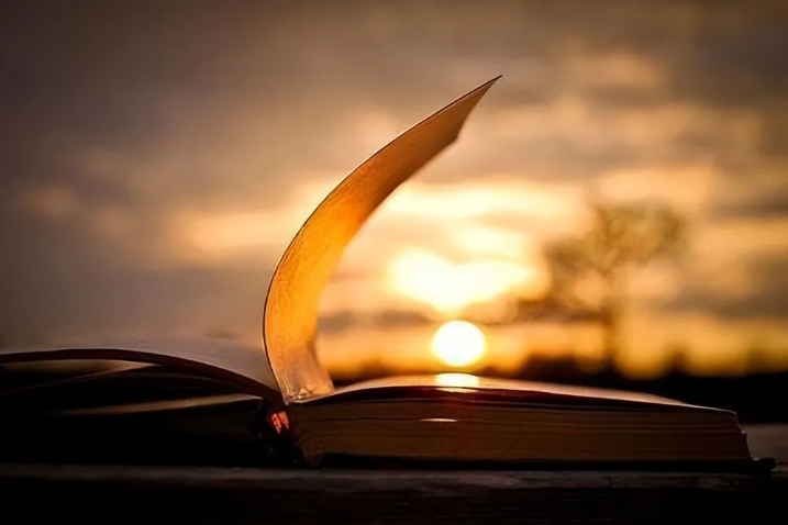 熬夜|每天晚睡的人，是命苦的人