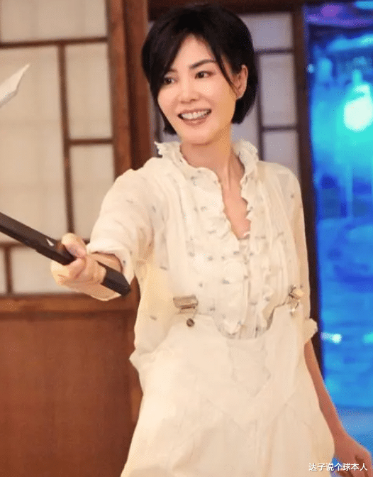 王菲|天后玩得开,包养小鲜肉?锋菲恋再现世纪牵手,机场大秀恩爱!