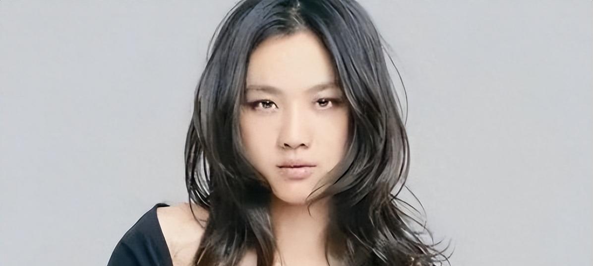 从偶像到“妈宝男”，被亲妈强拆了3段姻缘，如今44岁仍然未婚