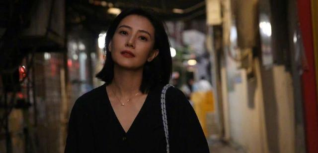 高圆圆|高圆圆逛海鲜市场买贡丸，尝小吃烫到狰狞表情曝光