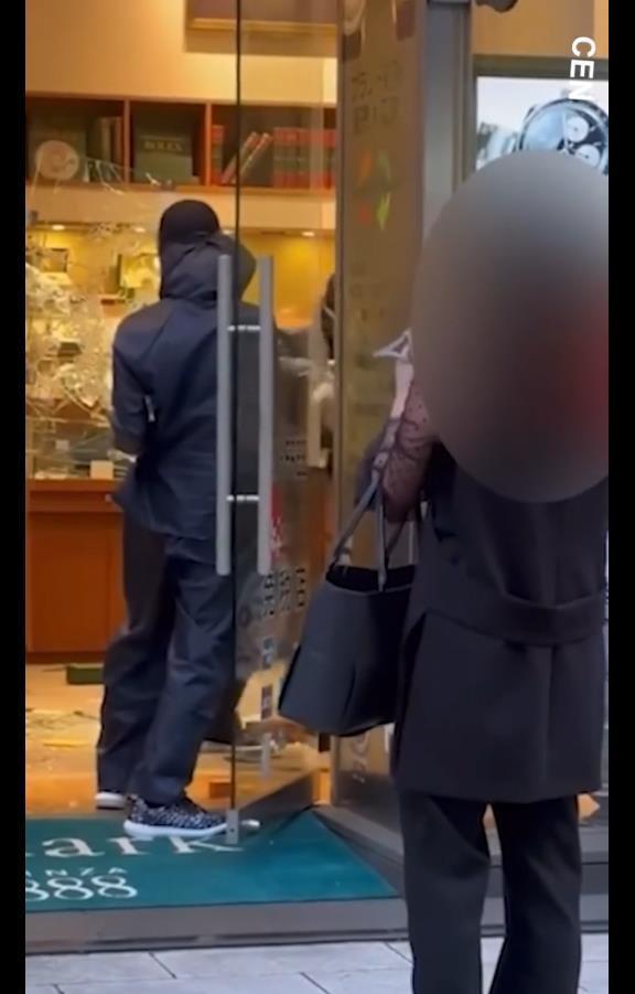 日本|4个蠢贼抢千万手表，立即被捕。他们背后是日本黑帮的巨大阴谋