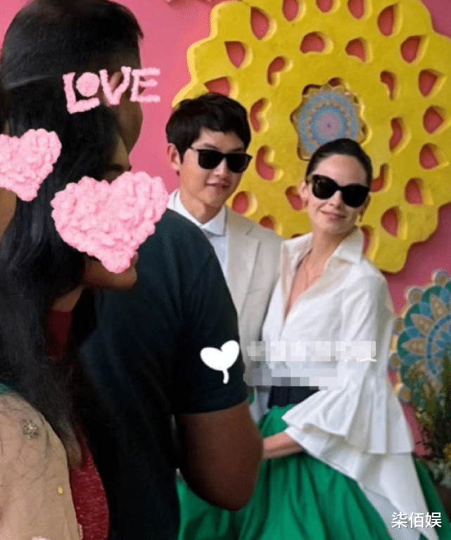 孙红雷|宋仲基夫妇现身机场，妻子化韩式妆容，手腕骨头突出太瘦不显孕肚