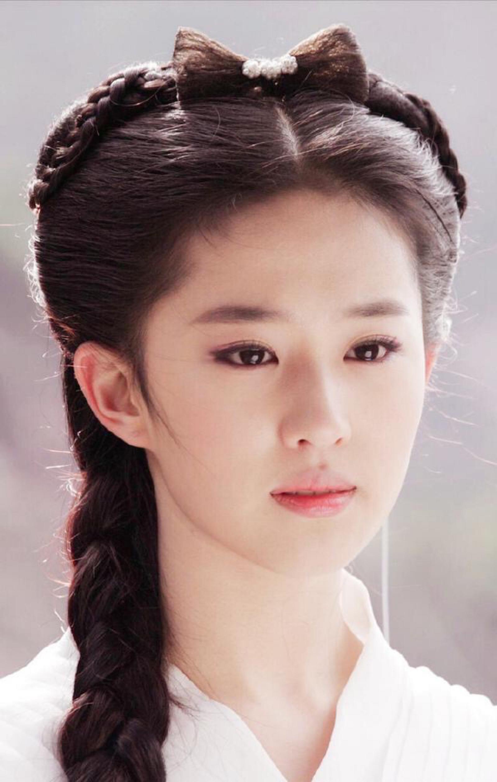 刘亦菲36岁生日在北京拍戏！剧组晒照为其庆生，气质如仙依然很美