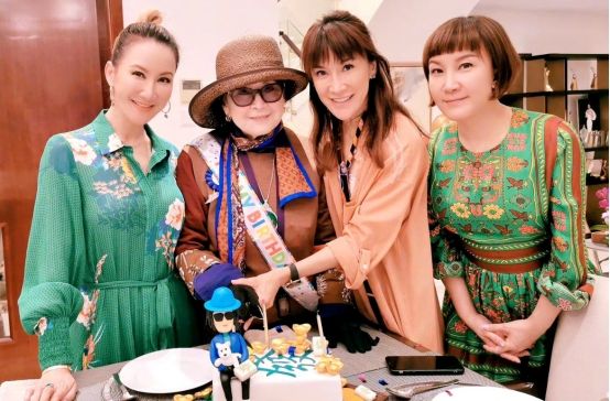 李玟武汉墓地纪念展曝光！展馆和广场挂满照片，时间长达7个月