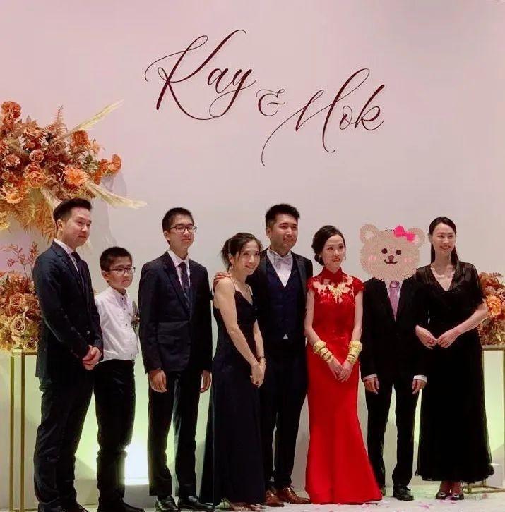 香港首富孙子正面照曝光!14岁很像李嘉诚,梁洛施身边男子引猜测