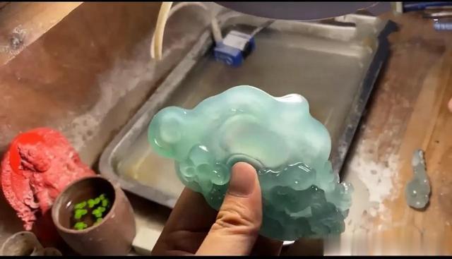 蒙古包|几十万拿下的翡翠原石切出来惊不惊喜？成品也太漂亮了吧