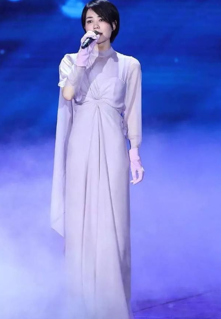 “锋菲恋”大结局?王菲与谢霆锋喜结连理,谢贤准备千万豪礼