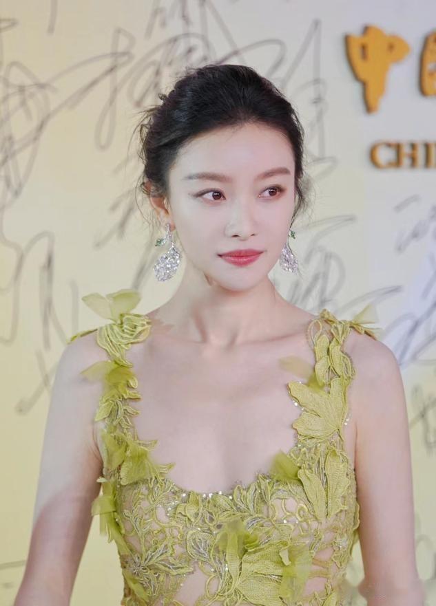 男士发型 脸上有这3个“特征”的女人，年纪越大越吃香！不仅抗老还有气质