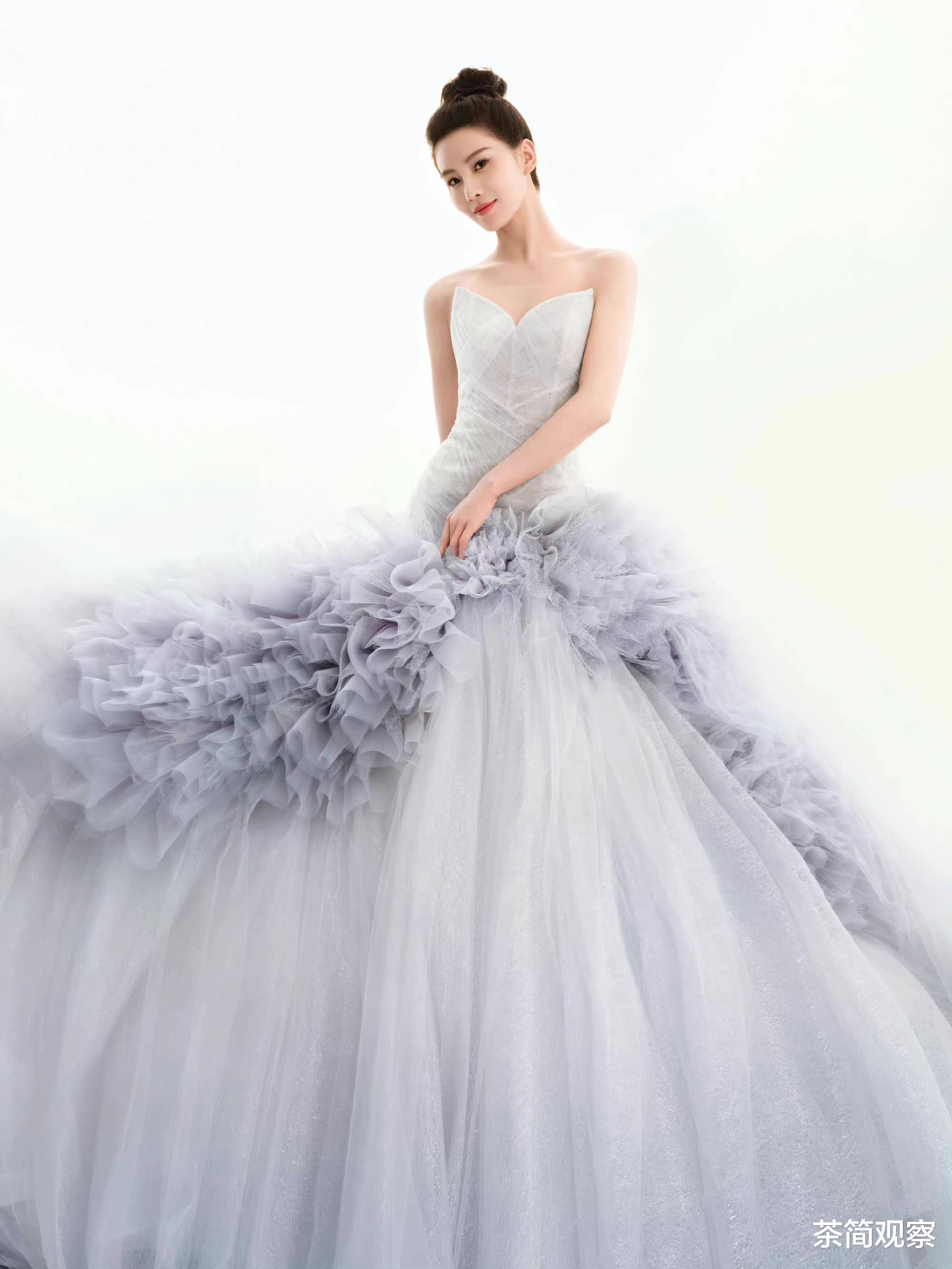 刘诗诗|吴奇隆在台北为刘诗诗庆生，马路边剔牙超不雅，儿子正面首曝光妥妥最帅星二代