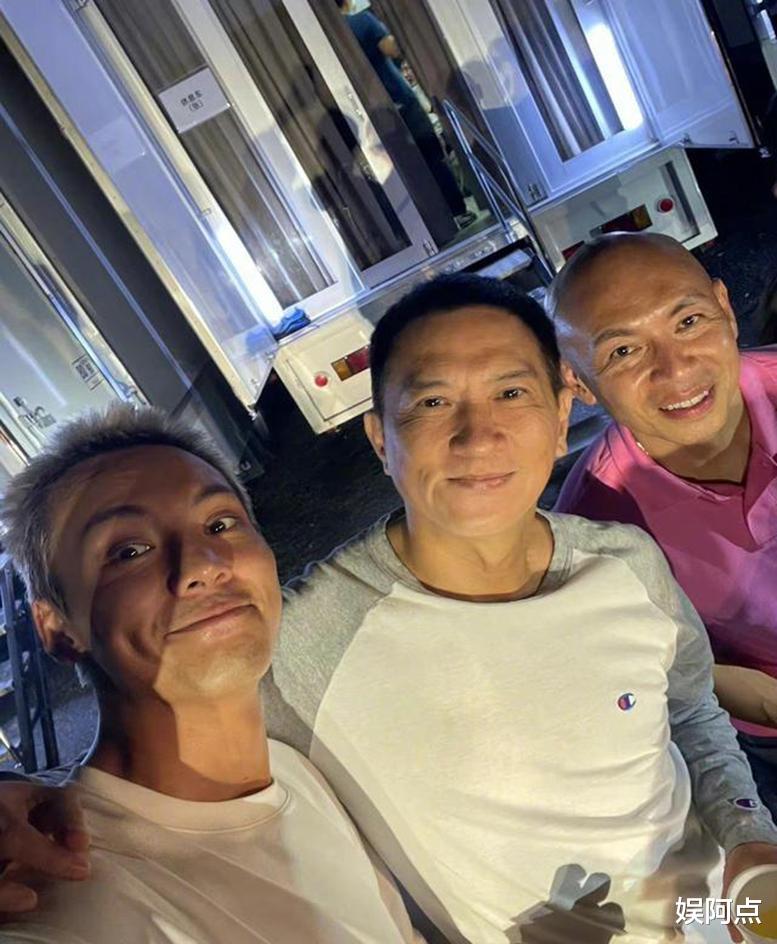 梁洛施新电影海报曝光，颜色犀利一个眼神便是戏！网友：满满期待