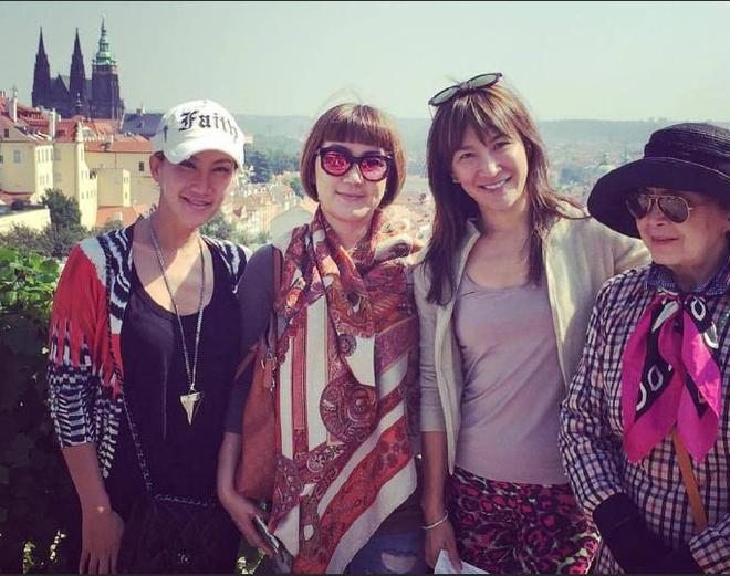 李玟的坚强守护家人，提前立好遗嘱！二姐称那些人会有报应