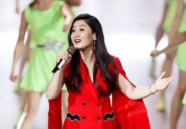 24年后,再看凤凰传奇曾毅玲花的境遇,才明白55分账的重要性