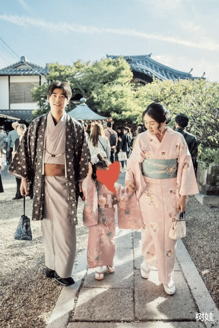 何超盈晒无修图照公开近况，自曝身材已复胖，称最好的身材已过去