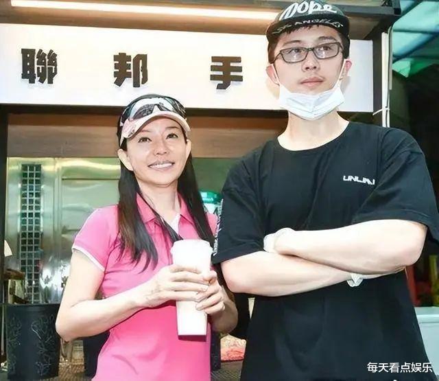 12岁断奶，15岁分床，女星“畸形”的母爱，亲手将儿子送进监狱