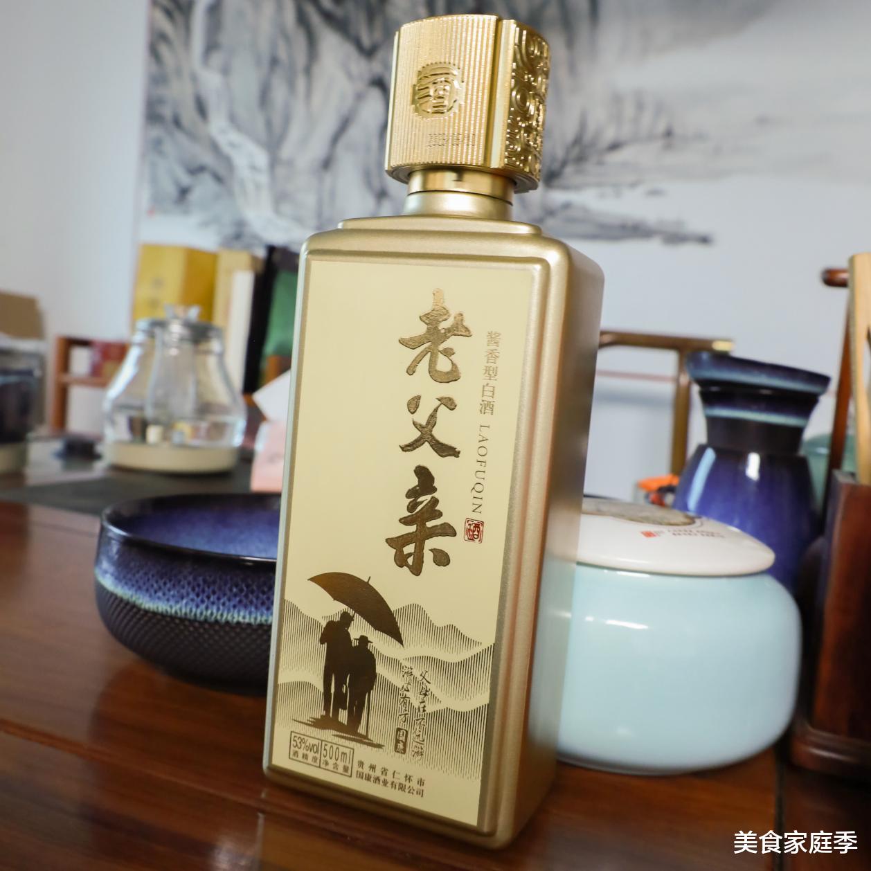 白酒|超市中“常年吃灰”的4款廉价酒,富人瞧不起,酒鬼却整箱买:识货