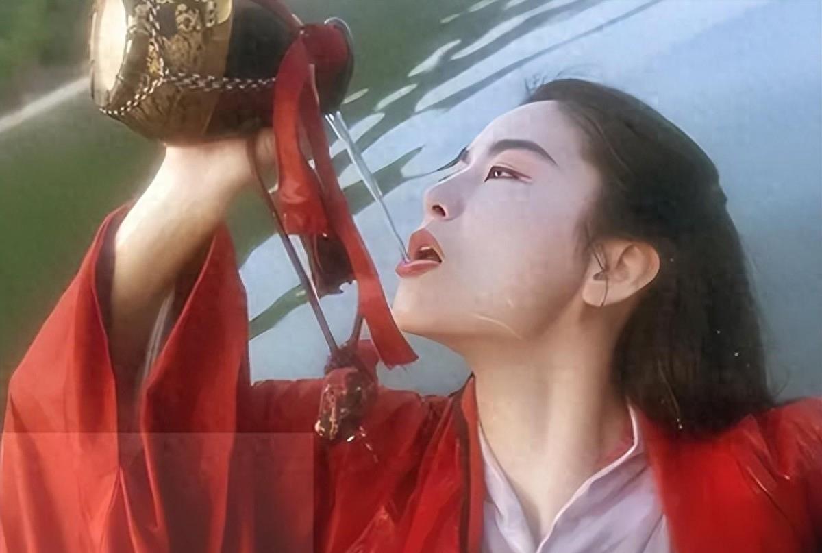 被丑男“糟蹋”的6位女明星，个个如花似玉，却鲜花插在牛粪上