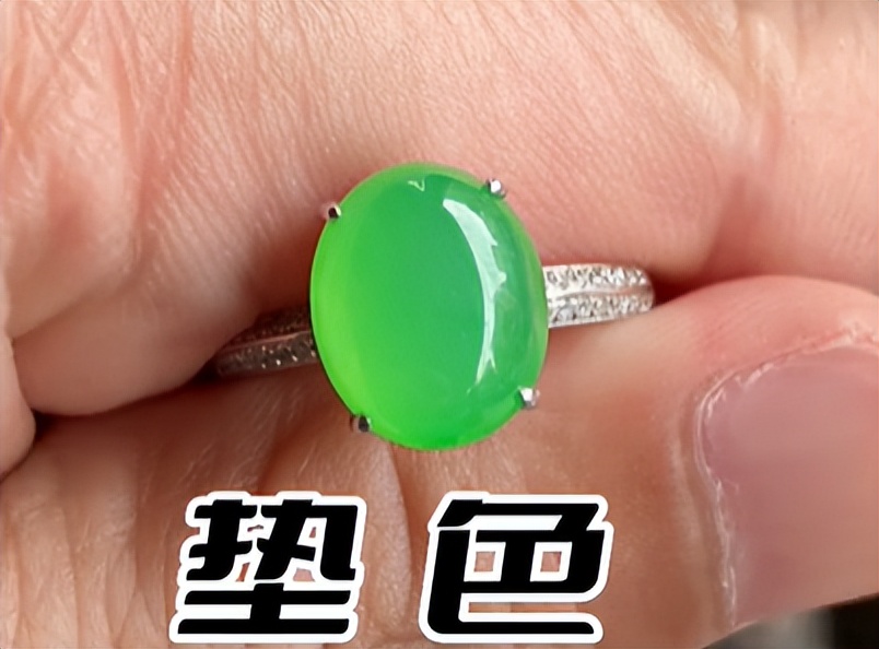 海南黄花梨|垫色的翡翠蛋面，你还会买吗？