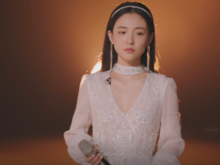 杨幂|《浪姐4》第二轮公演：吴倩充当炮灰，真“皇族”浮出水面