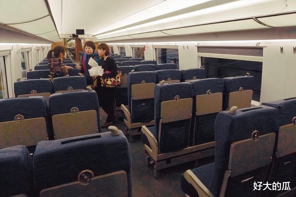 |中国大妈又要火了!高铁上焖一锅米饭,直接干掉“贵族盒饭”!