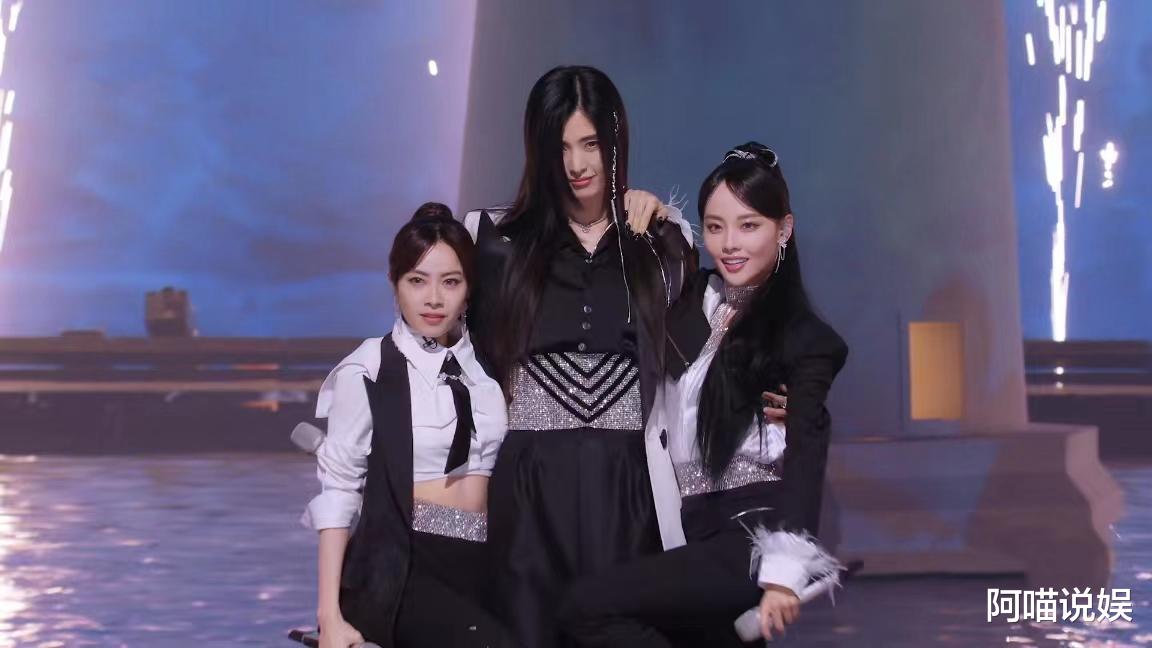 |《乘风2023》:刘雅瑟不油了,徐怀钰不虚了,该轮到陈意涵反思了