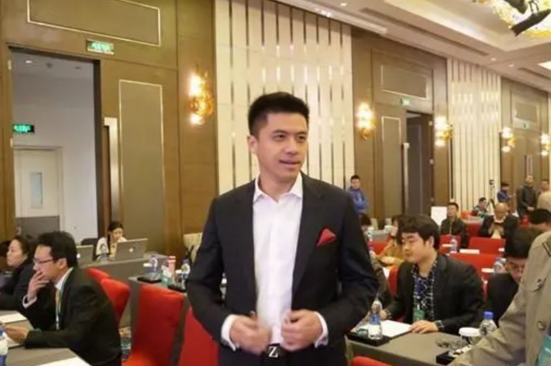 著名主持人王梓：曾红极一时，入狱2年事业前途尽毁，太可惜了