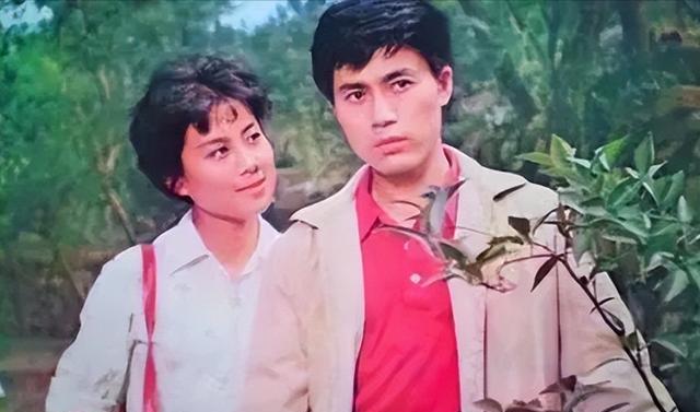 王伟平:25岁成名遇见初恋,结婚39年无绯闻,如今女儿比他更红