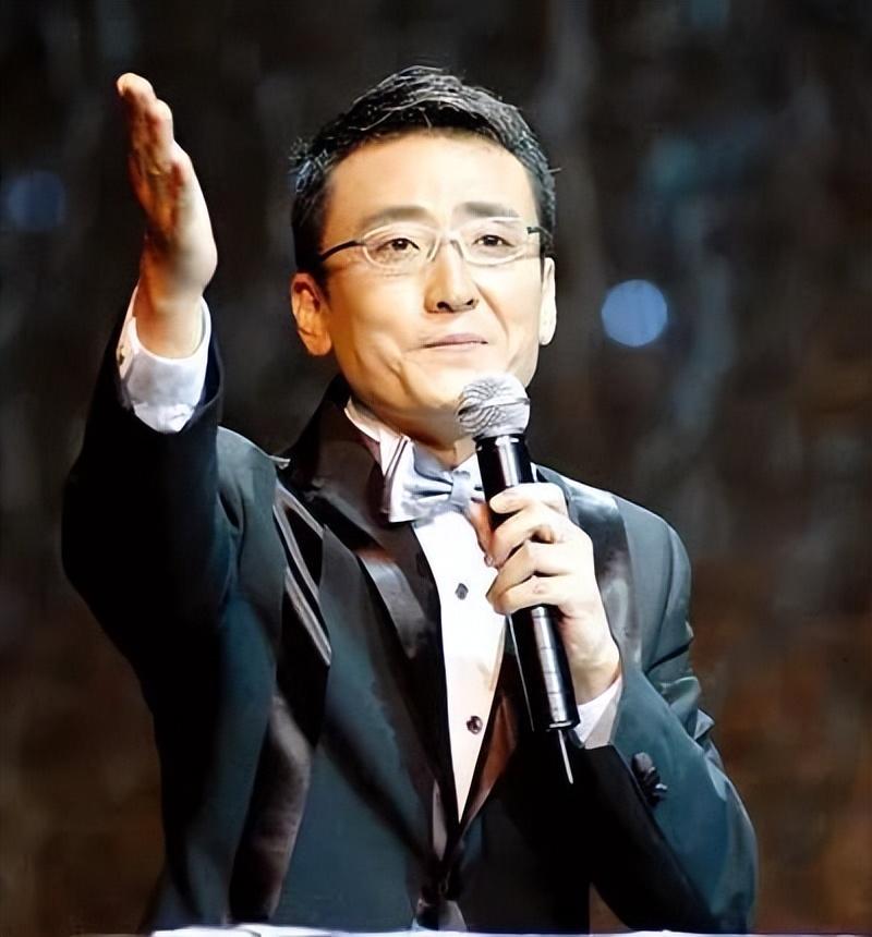 56岁主持人窦文涛:9段恋情至今未婚,他到底在追求什么?