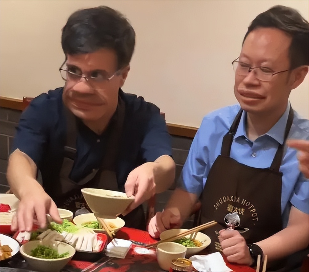 美食教程|00后勇闯职场，万万没想到公务宴能吃上麻辣火锅，领导：真的会谢
