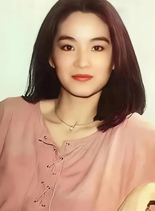 林青霞被曝离港,丈夫接小三回家,私生子进门获2亿红包或将认祖