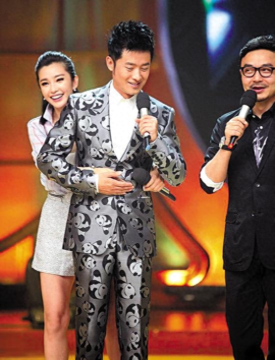 曾陪许家印KTV应酬 ，年薪高达900万，这3位美女真是攀上了高枝