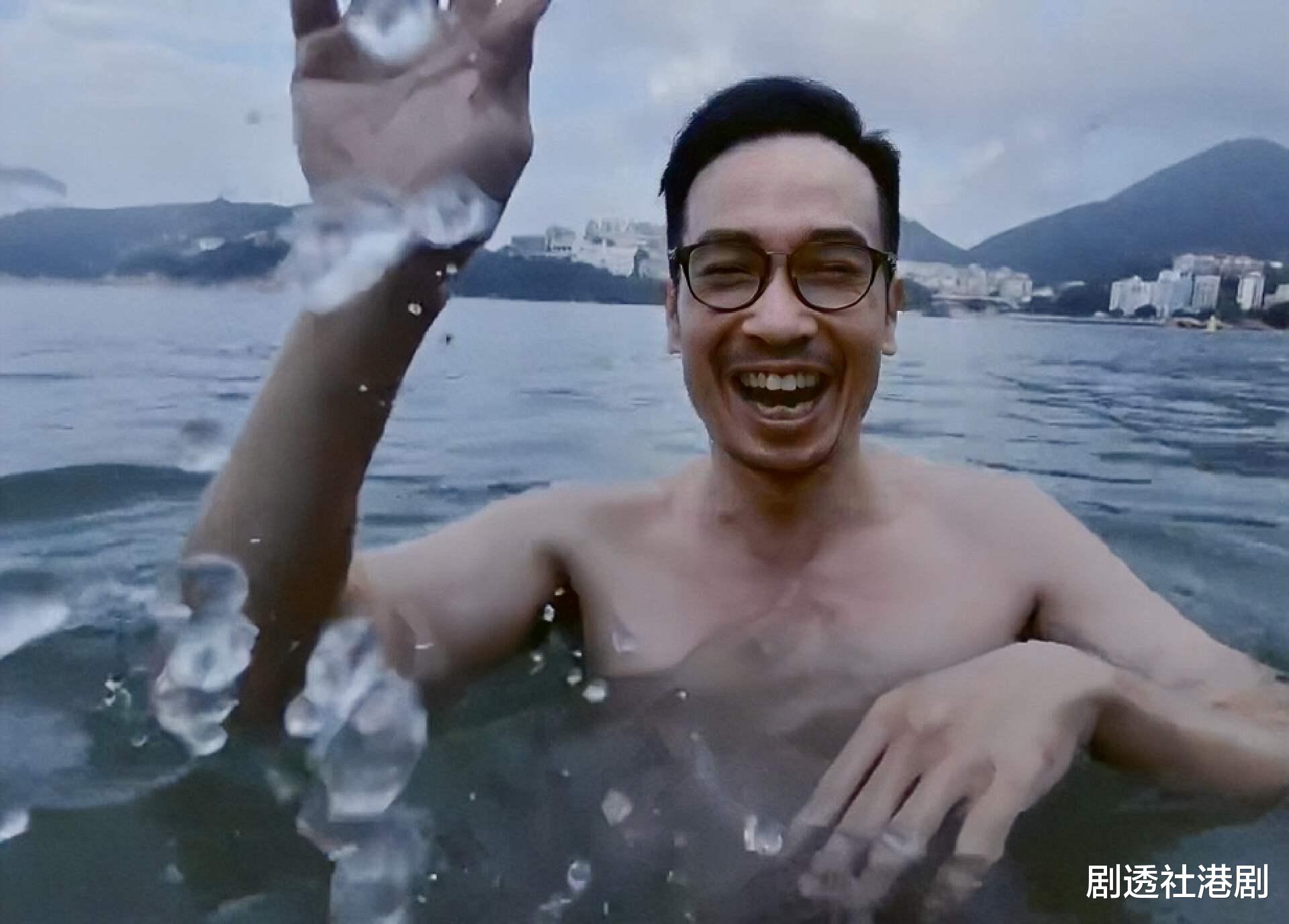 惹网友爆笑！TVB知名男星商演唱歌疯狂走音，登台十分钟薪酬17万