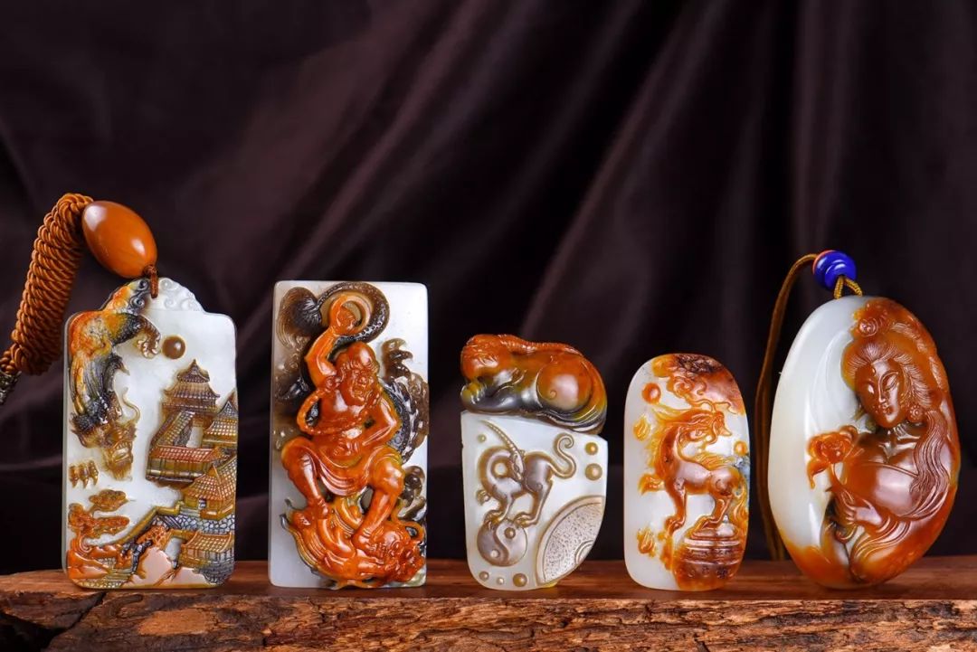 白玉市场的半边天——俄料