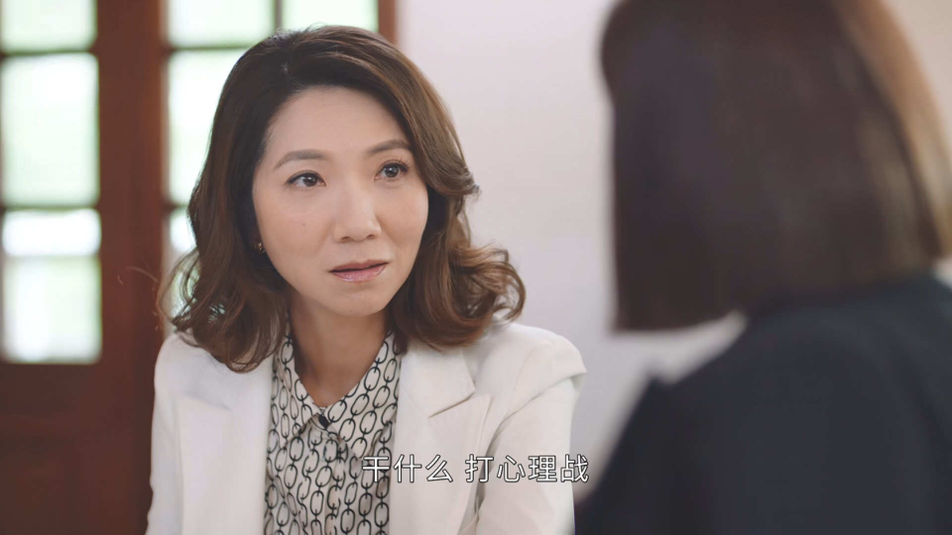 知名港星凭《新闻女王》出圈！戏外惹是非，疑被炮轰爱装腔作势