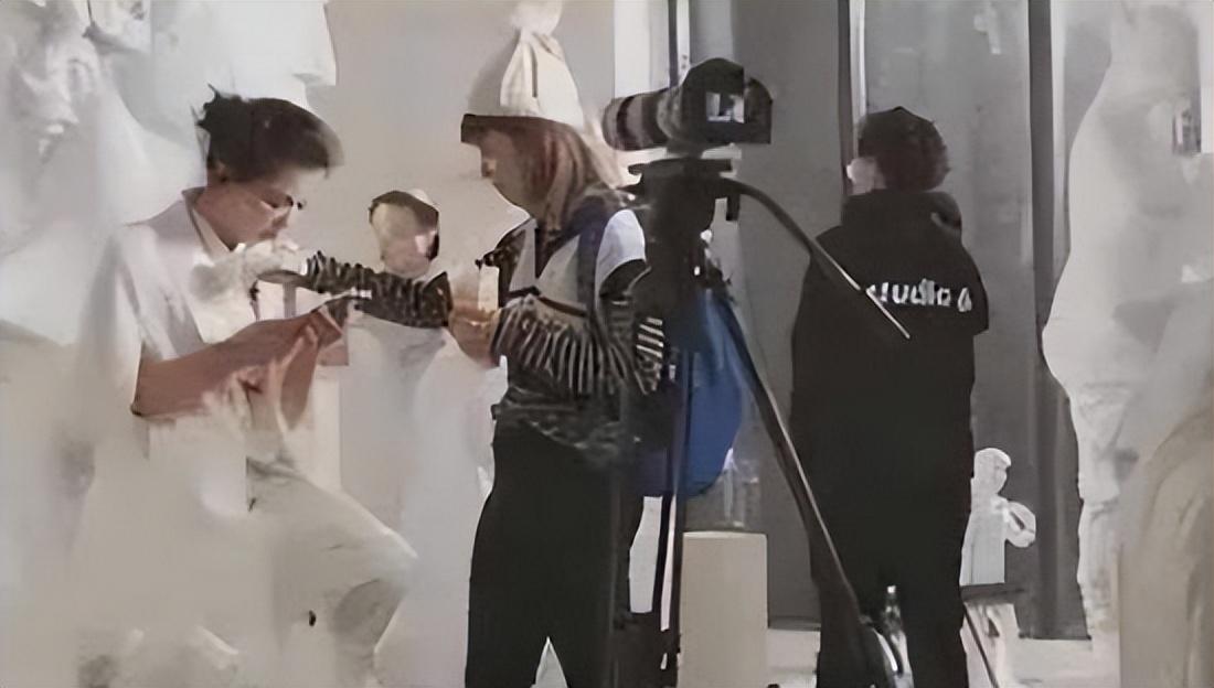 黄海冰，时代抛弃你时，连声招呼都不打