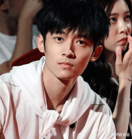 不是吧，他俩都谈三年了？