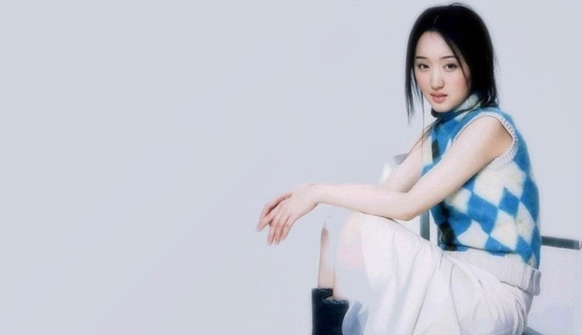 杨钰莹|52岁杨钰莹现身被指怀孕，肚子凸起很明显