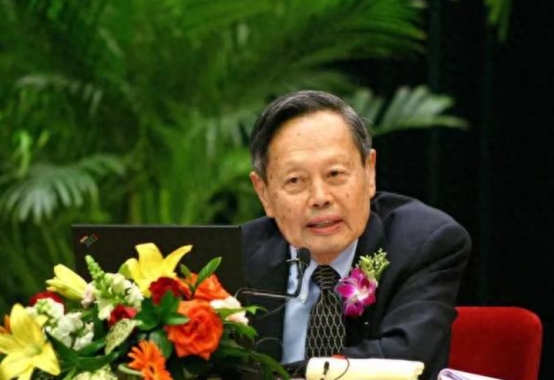 曝101岁杨振宁住院，小27岁岳母床前陪护，翁帆难过准备去世物料