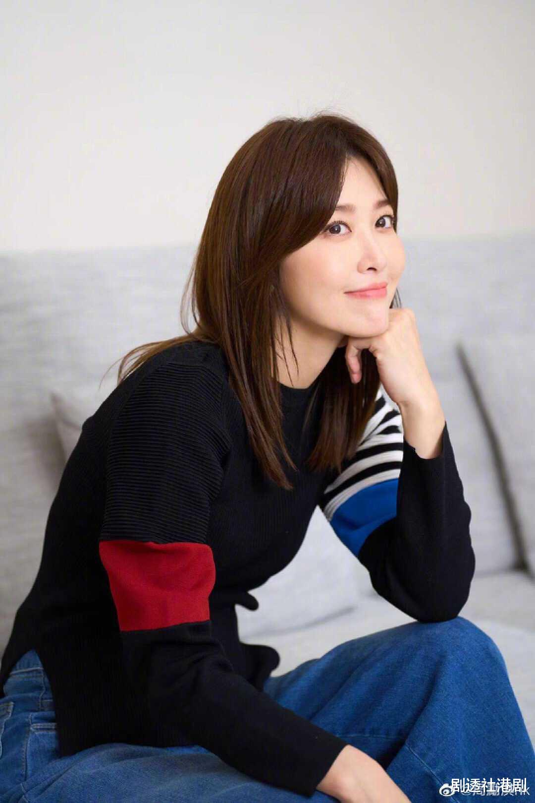 知名港星携家人现身上海迪士尼!3岁儿子抢镜,夫妻婚后双双改名