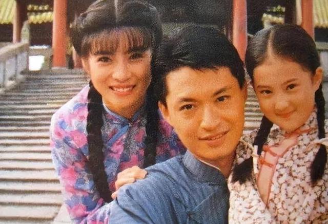 |琼瑶剧为何不火了?苦情为主、哭戏为辅?《三朵花》是收视最惨的