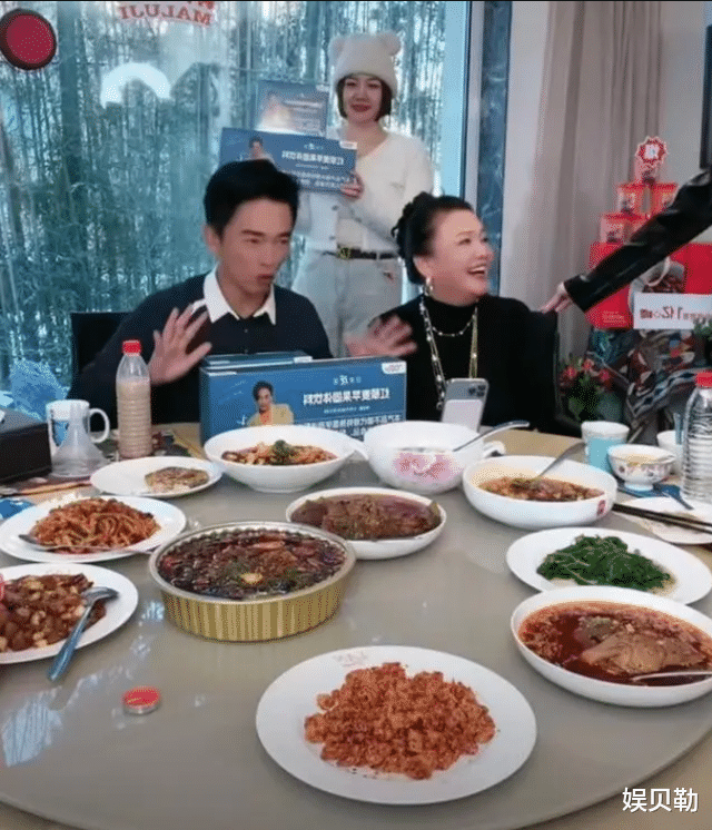 吴宗宪与汪小菲亲近,凸显大S具俊晔尴尬现状,娱乐圈的生存法则