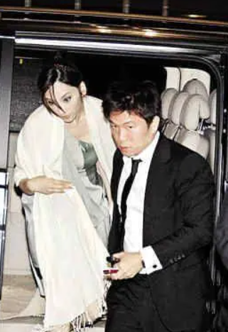 吴佩慈|“富豪生育工具”,退娱乐圈产4胎,渴望被正名!